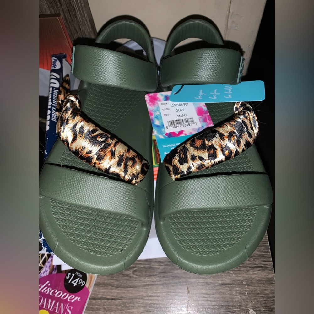 ☀️☀️SUMMER SALE☀️☀️NWT!!!  Women’s Sandals